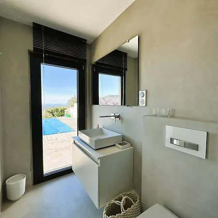 Cosy Pour 6 Personnes Avec Piscine Privee Et Vue Panoramique Sur Les Iles Et Les Collines A Les Maures *