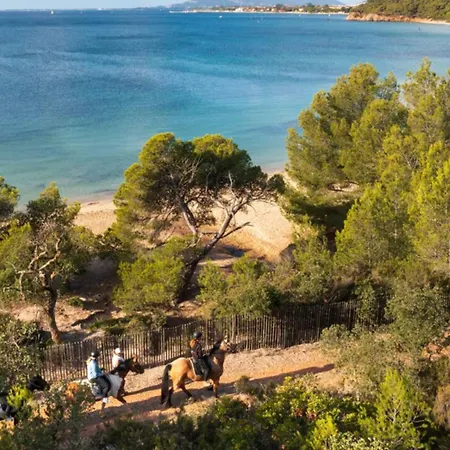 Cosy Pour 6 Personnes Avec Piscine Privee Et Vue Panoramique Sur Les Iles Et Les Collines A Les Maures La Londe-les-Maures