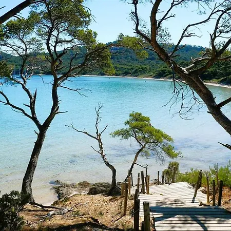Cosy Pour 6 Personnes Avec Piscine Privee Et Vue Panoramique Sur Les Iles Et Les Collines A Les Maures * La Londe-les-Maures